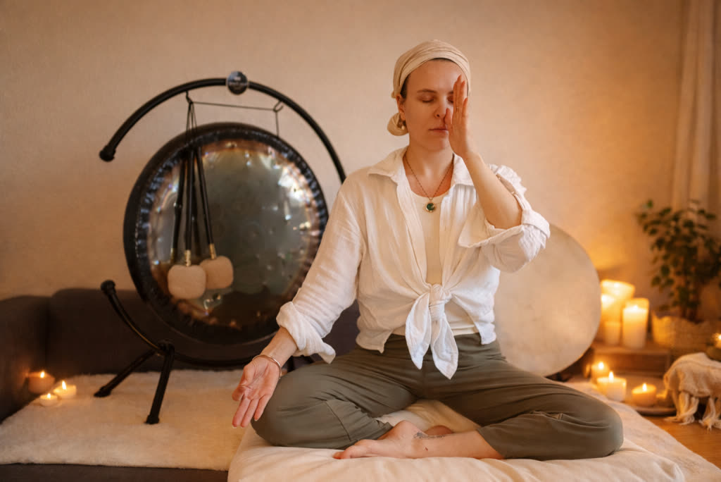Beatrice teaching yoga online